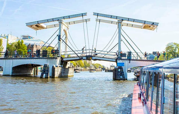2 tickets voor een City Canal Cruise door de Amsterdamse grachten!